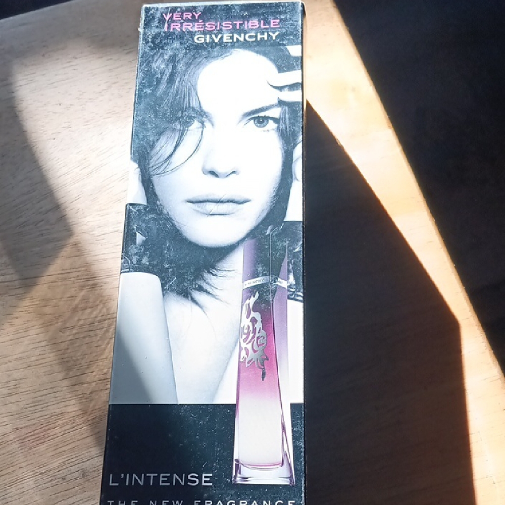 Givenchy Very Irresistible L'Intense in Pink and Black